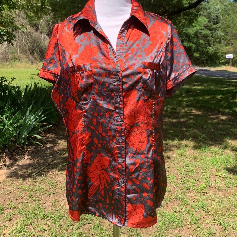 BCBGMAXAZRIA Silky Black Red Floral Button Up Blouse Super Comfy Size Large!